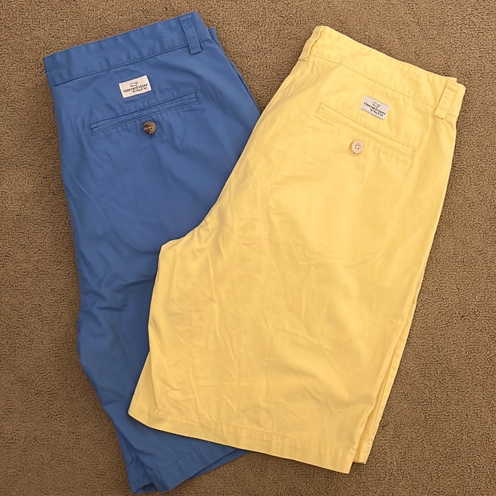 Vineyard Vines colored khaki shorts (2)